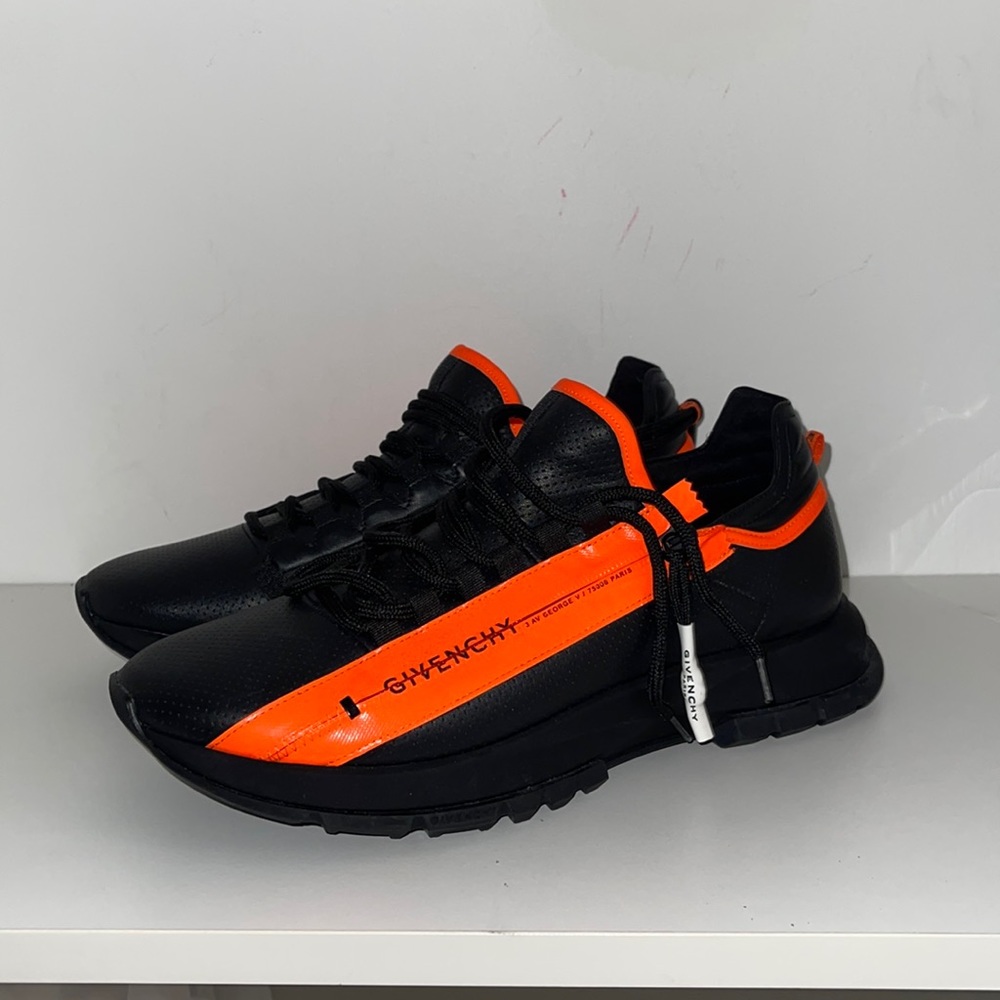 Givenchy men 3 George v 7500 Paris